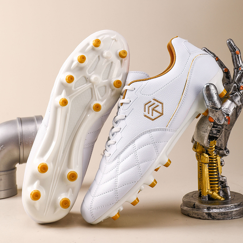 Nieuwe voetbalschoenen voor he - Outdoor Sport Court recensie en prijs